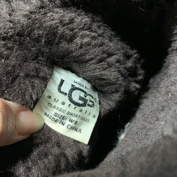 UGG Classic Short Brown Boots / 9 - Picture 6 of 6